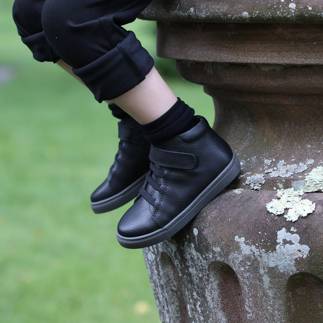 612 - Black Pebbled Leather