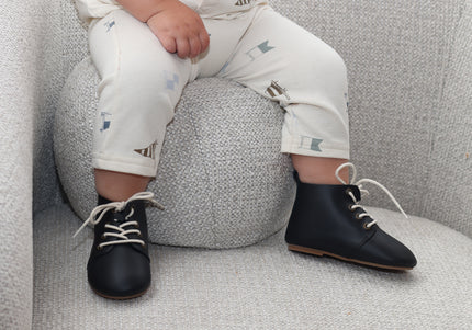 802 - Black Leather High-Top Soffee
