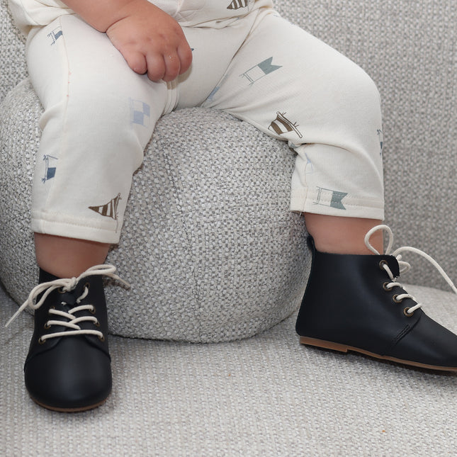 802 - Black Leather High-Top Soffee
