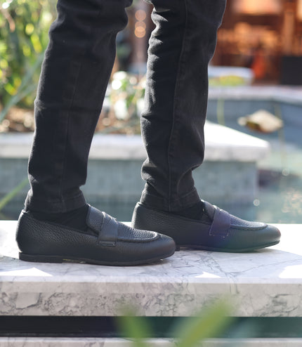 712 - Black Leather Pebbled Loafer