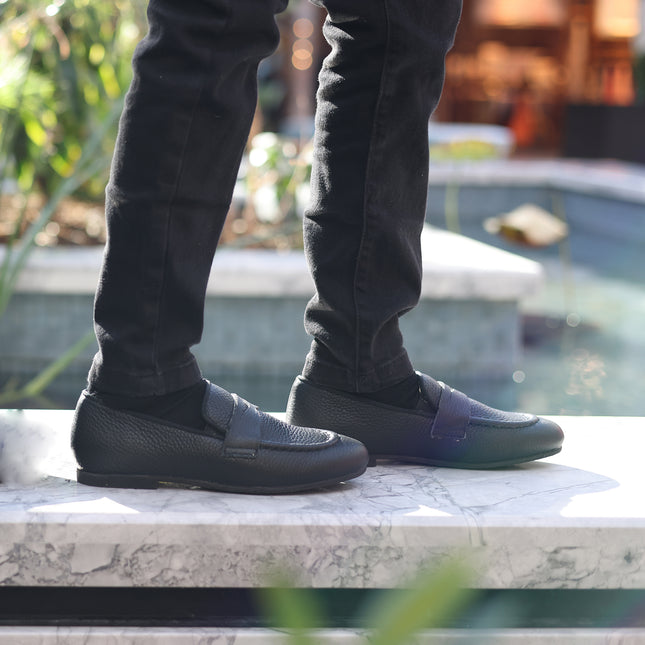 712 - Black Leather Pebbled Loafer